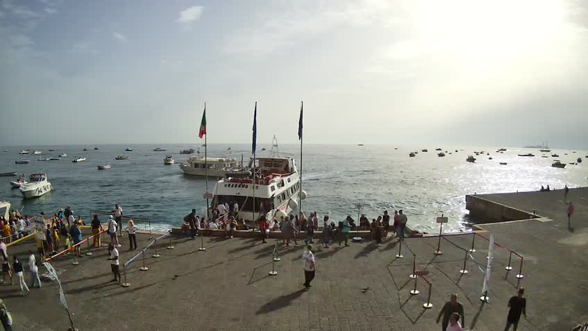 Webcam Dock of Positano