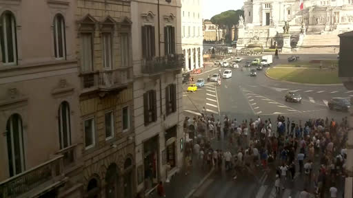 Folla in attesa della Nazionale