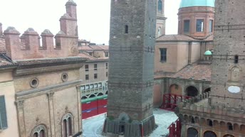 Болонья - Башня Азинелли и Башня Гаризенда