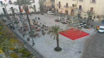 LIVE Camera Πλατεία Ντουόμο και το Παλάτι της πόλης Cefalù